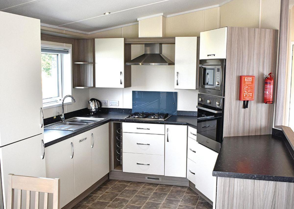Hoburne Naish Hotel Highcliffe Bagian luar foto